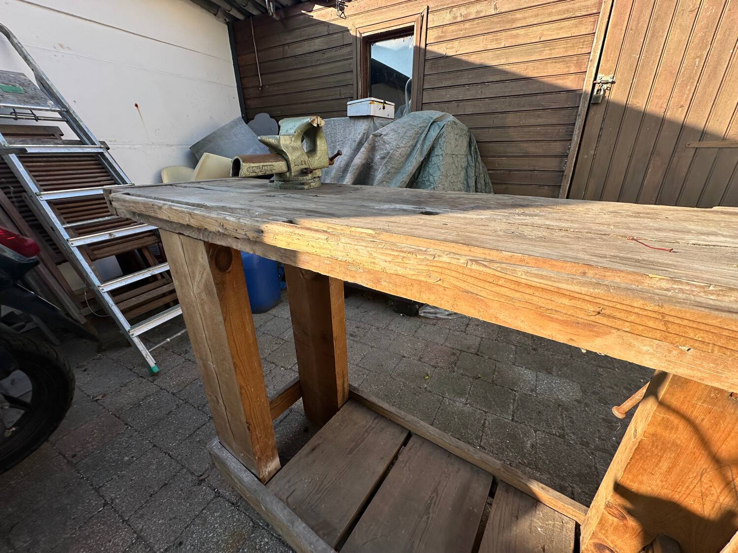 Carpenter's workbench decor