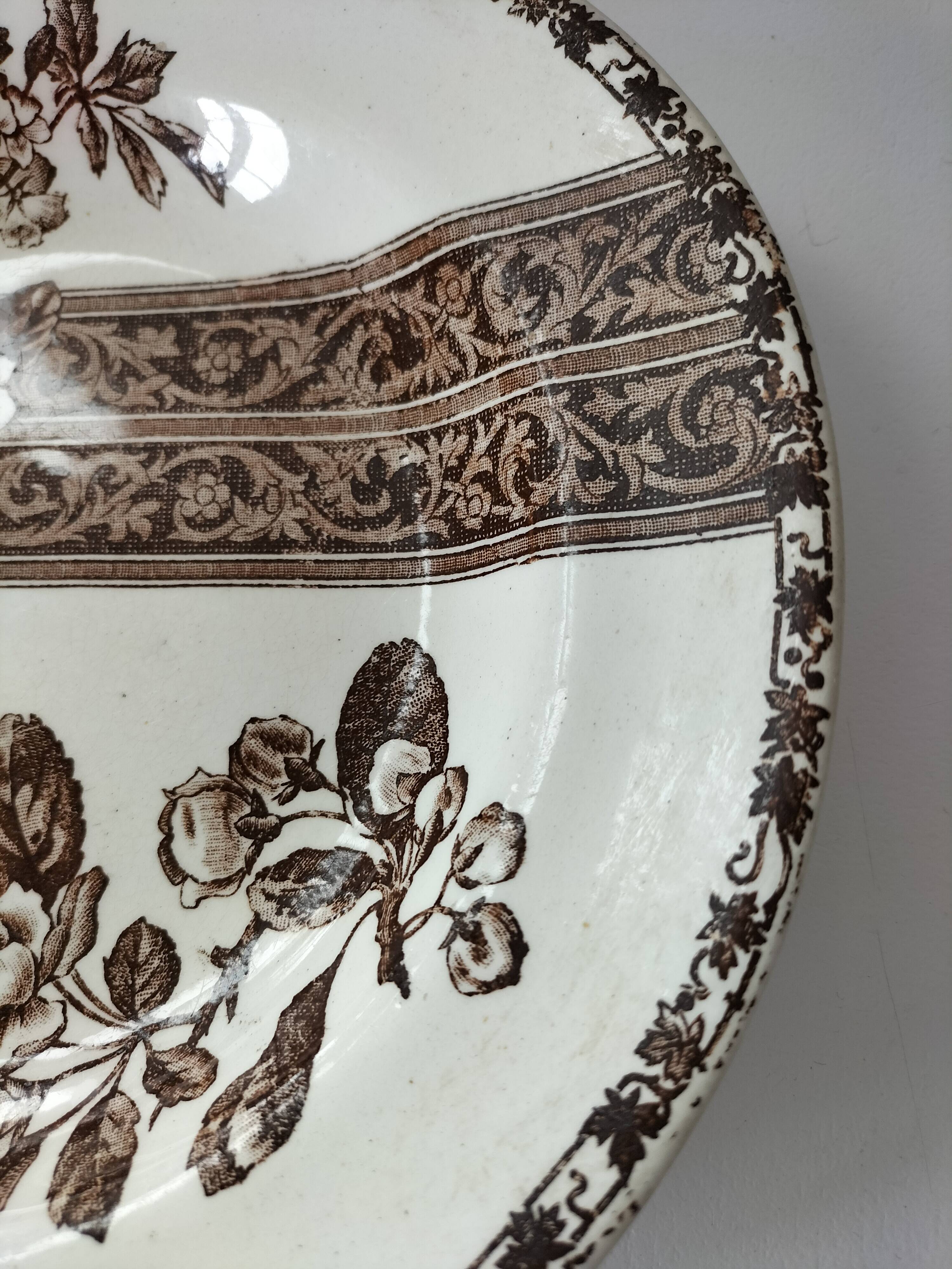 Antique plate with brown floral decoration, Grand dépôt E. Bourgeois