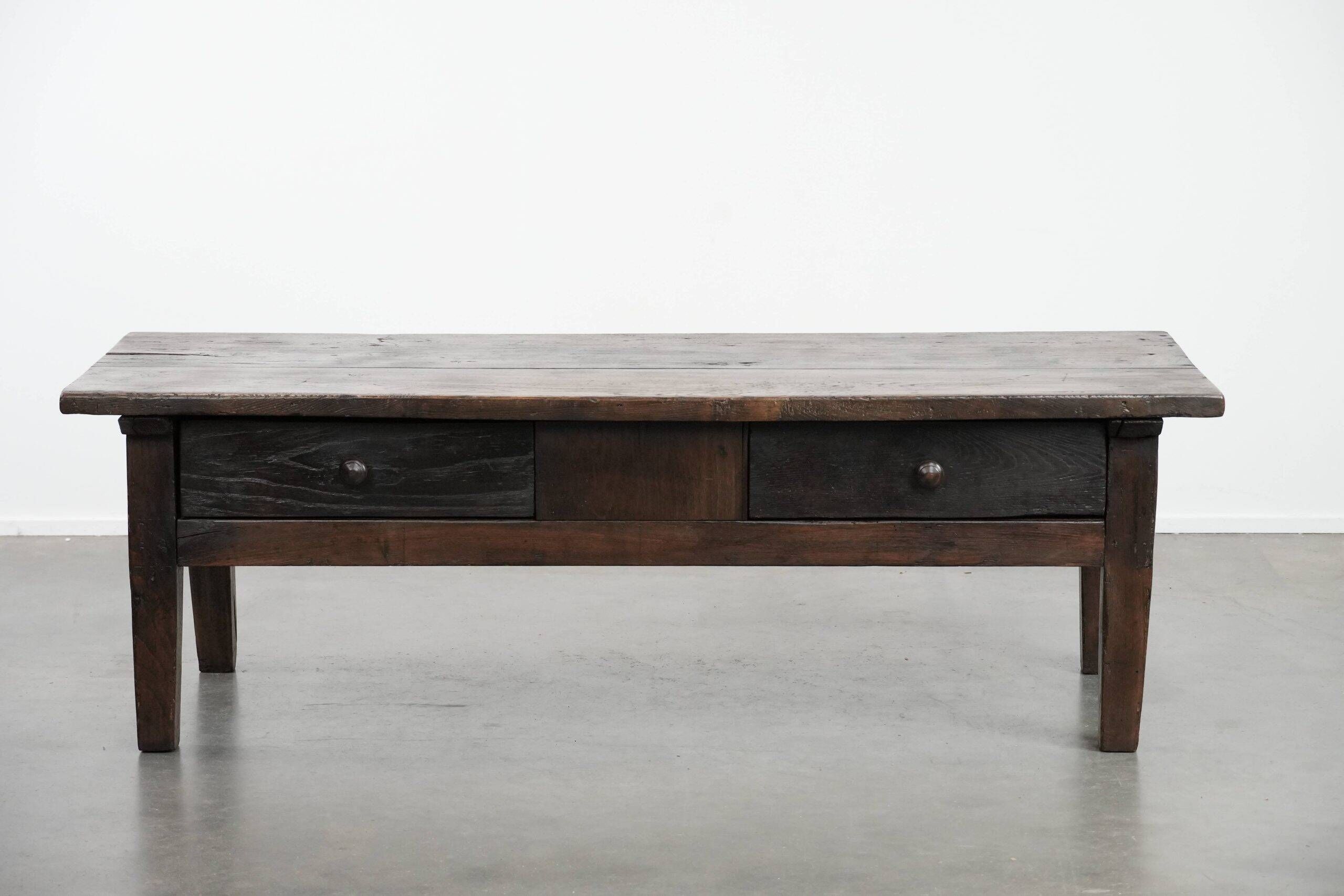 Antique 18th-century Southern European coffee table made of chestnut wood