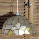 Mother-of-pearl suspension