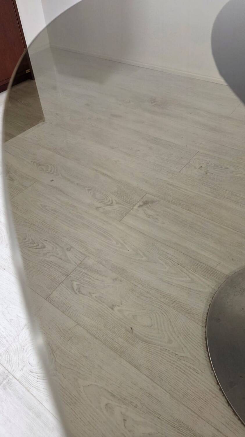 Round tulip table in smoked glass 1970