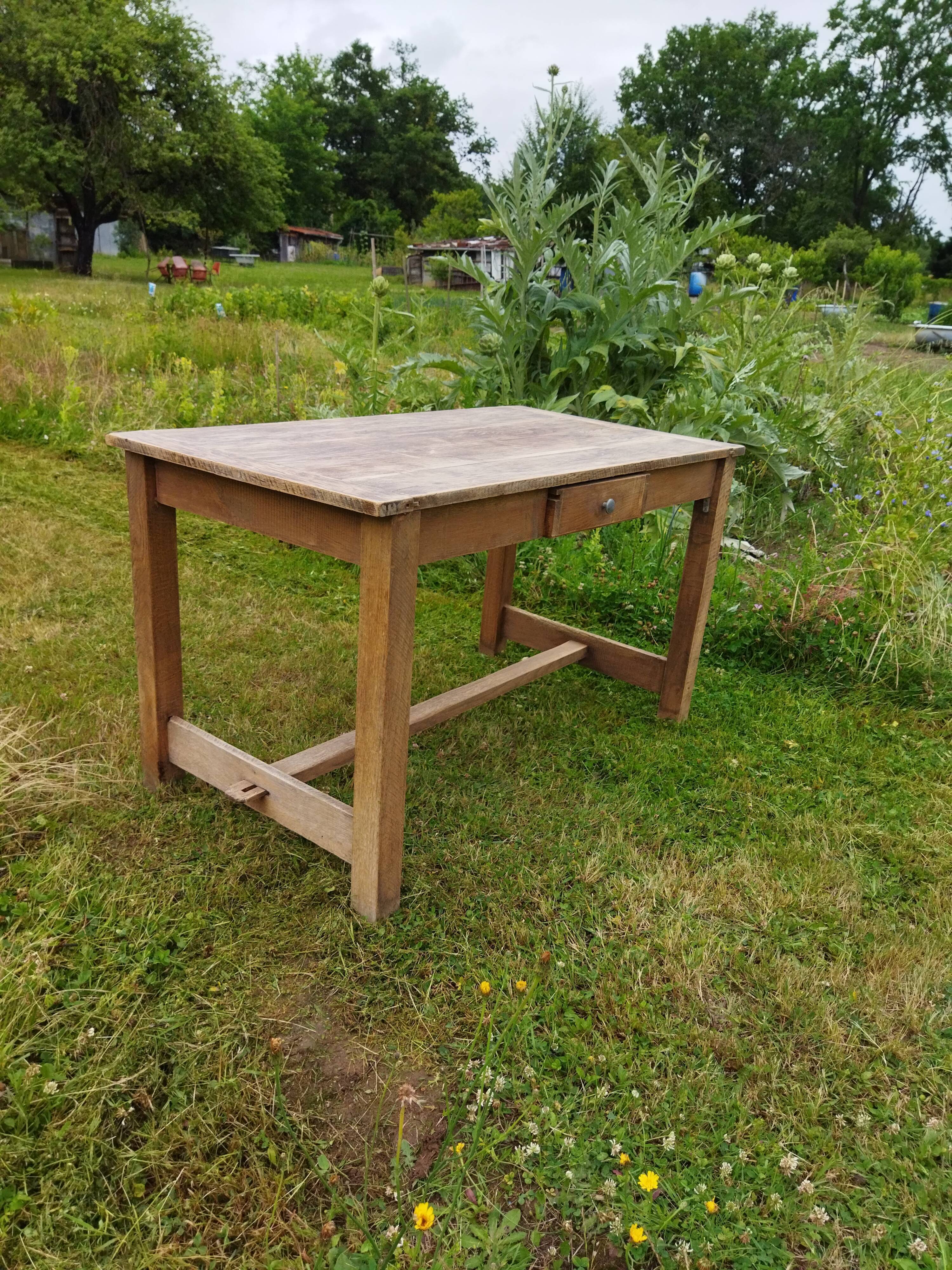 Farm table