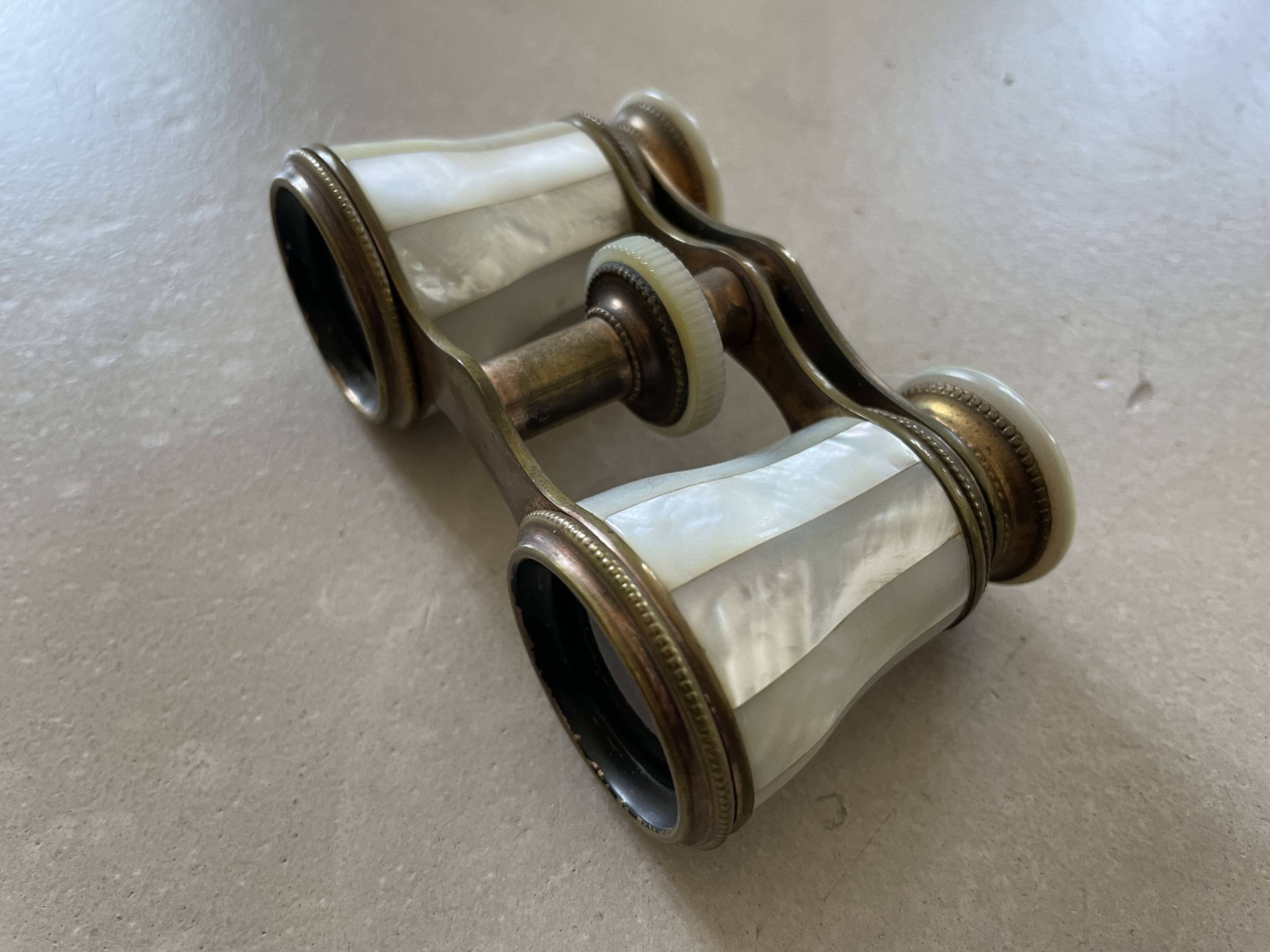 Mother-of-pearl opera binoculars