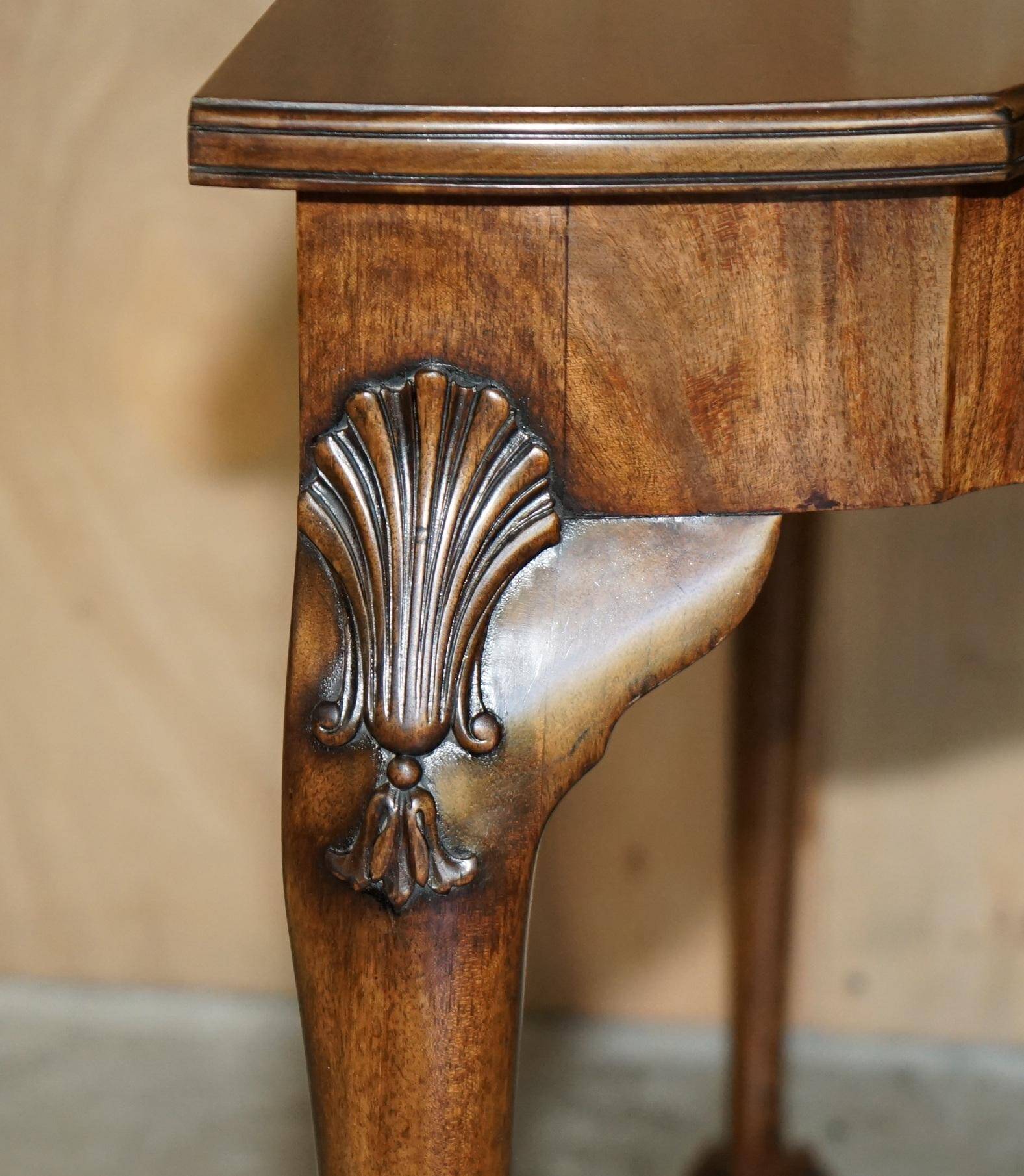 Console half-moon style Thomas Chippendale in flame mahogany.
