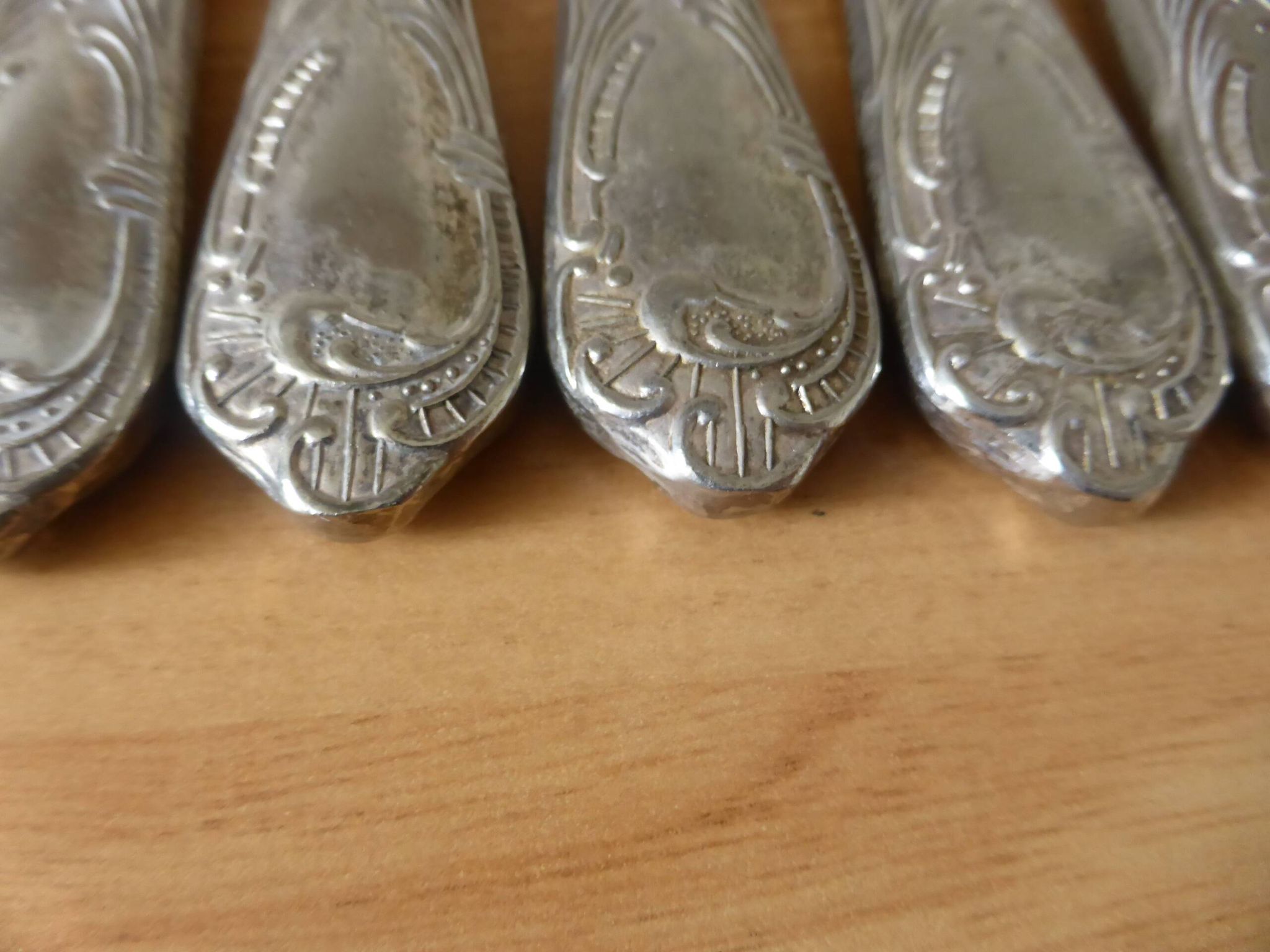 5 vintage silver-plated metal knives with stainless steel blades 240514