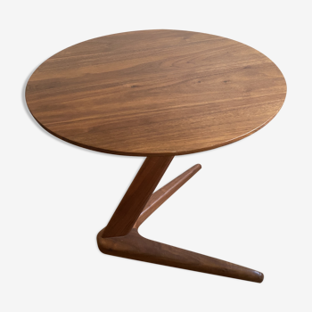 Unstructured side table