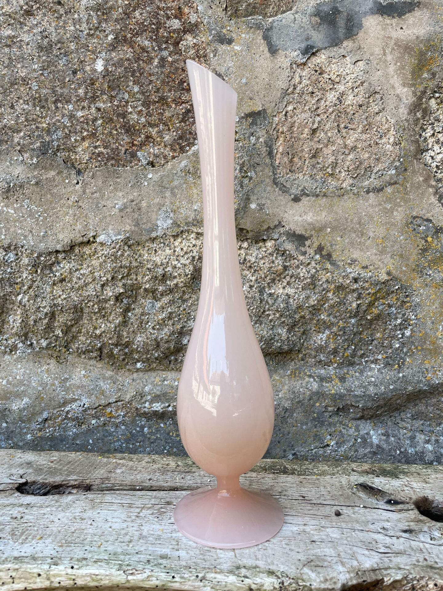 Vase in powdered pink opaline