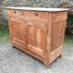 Buffet vintage parisien en bois de peuplier à 2 portes et 2 tiroirs.