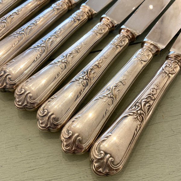 Series of 12 silver metal table knives, Ercuis Goldsmith