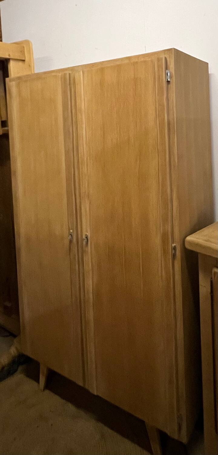 Vintage antique wardrobe in raw oak with tapered legs: wardrobe + shelf.