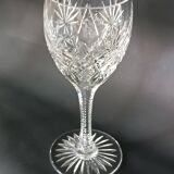 Huit verres à pied cristal taillé Saint Louis