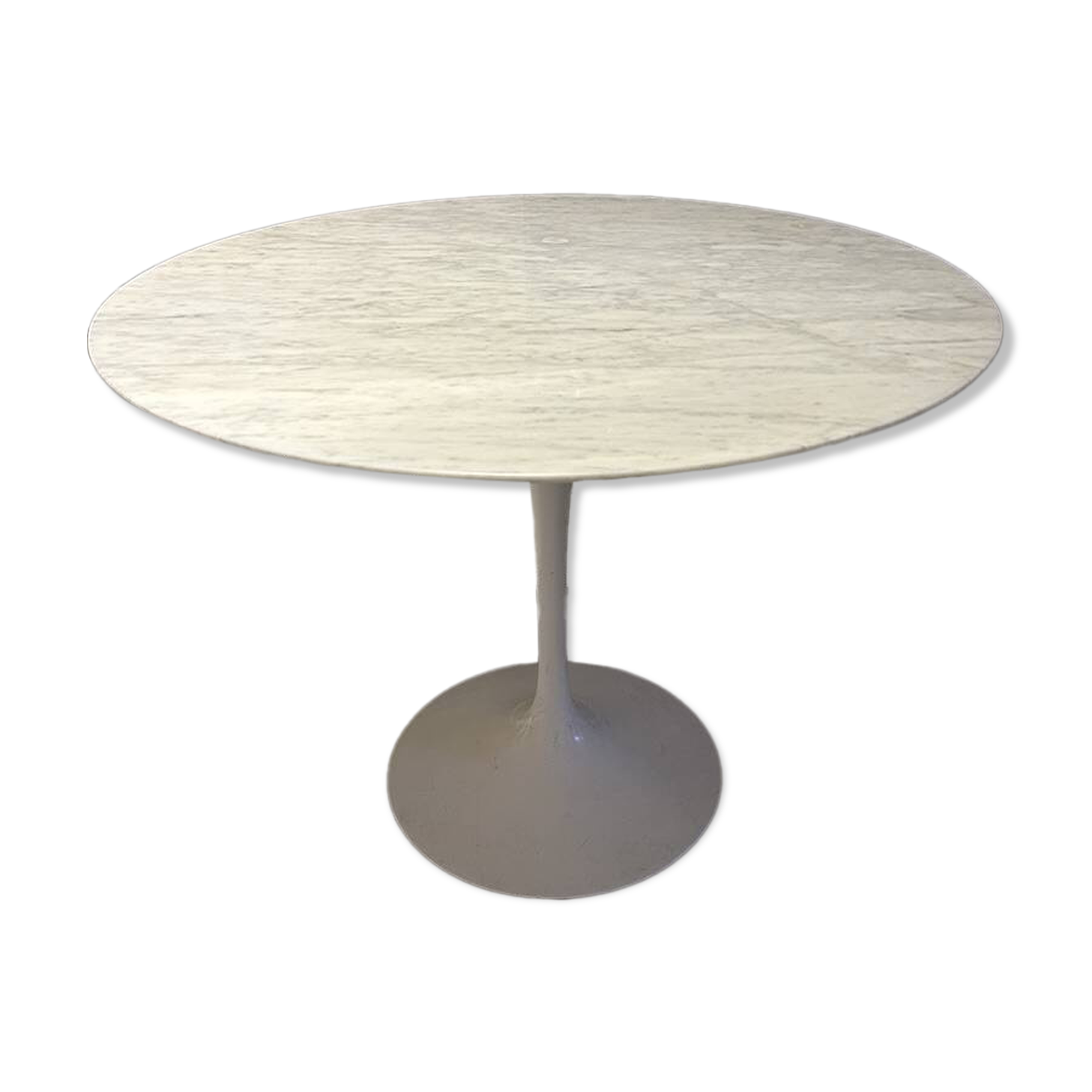 Saarinen round table