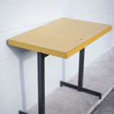 Table de bistrot en fer et formica jaune
