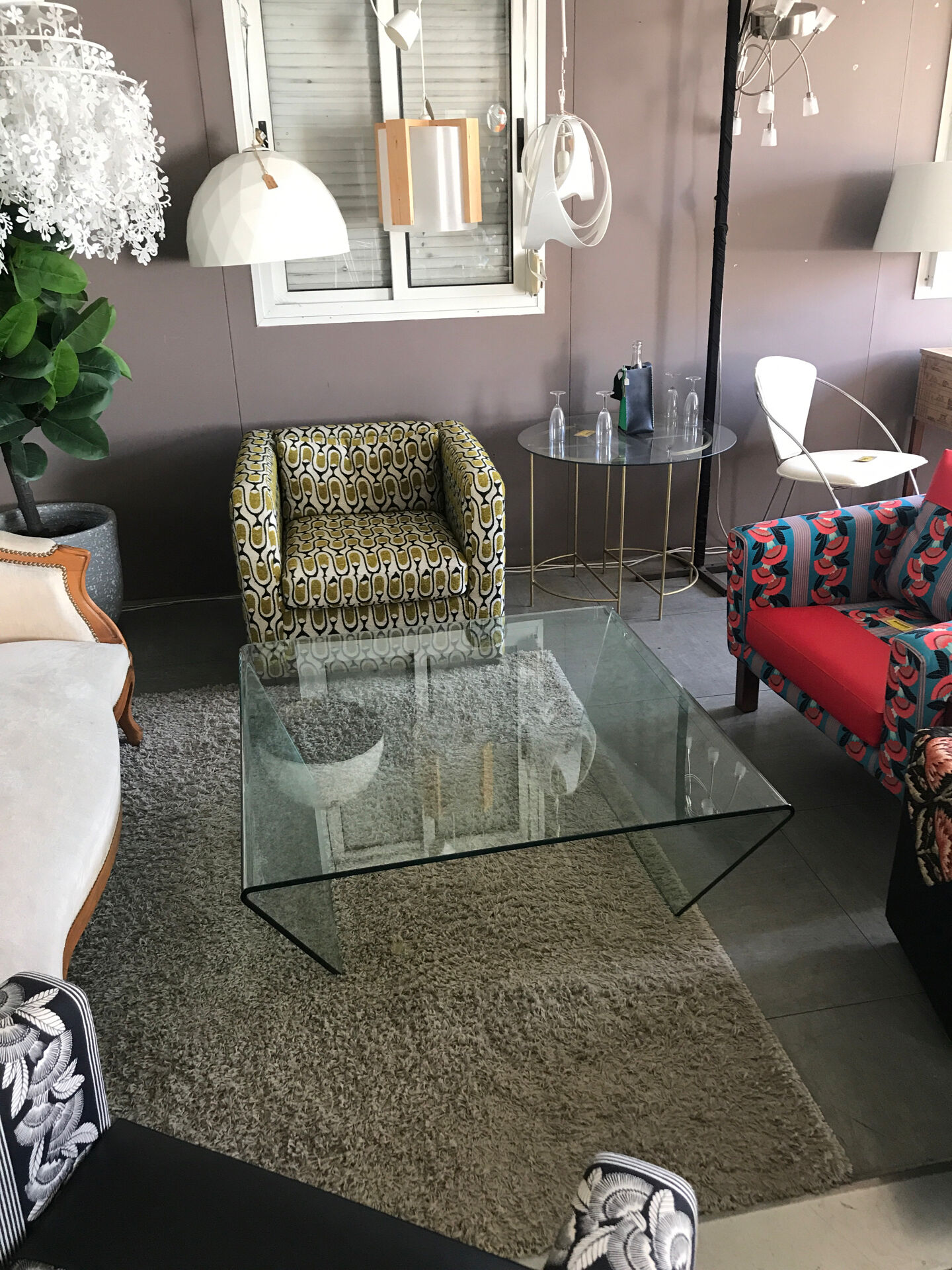 Sleek glass coffee table design