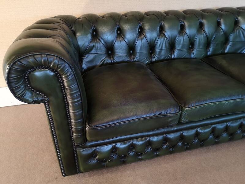 Canapé Chesterfield cuir vert trois places