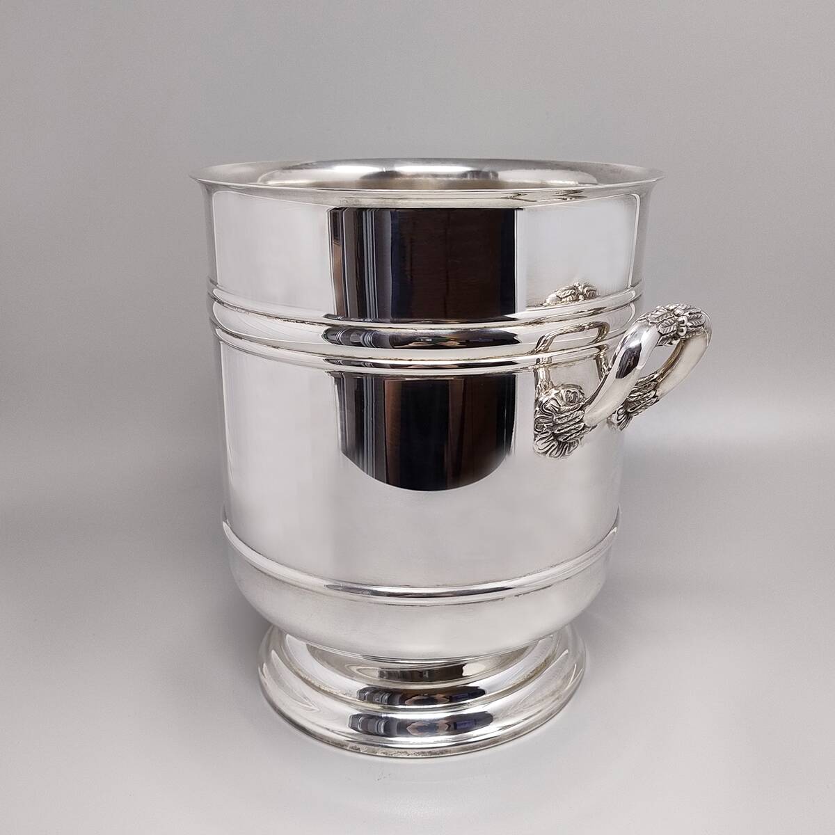 1950s Gorgeous Champagne or Ice Bucket by Christofle in Silver Plated. Made