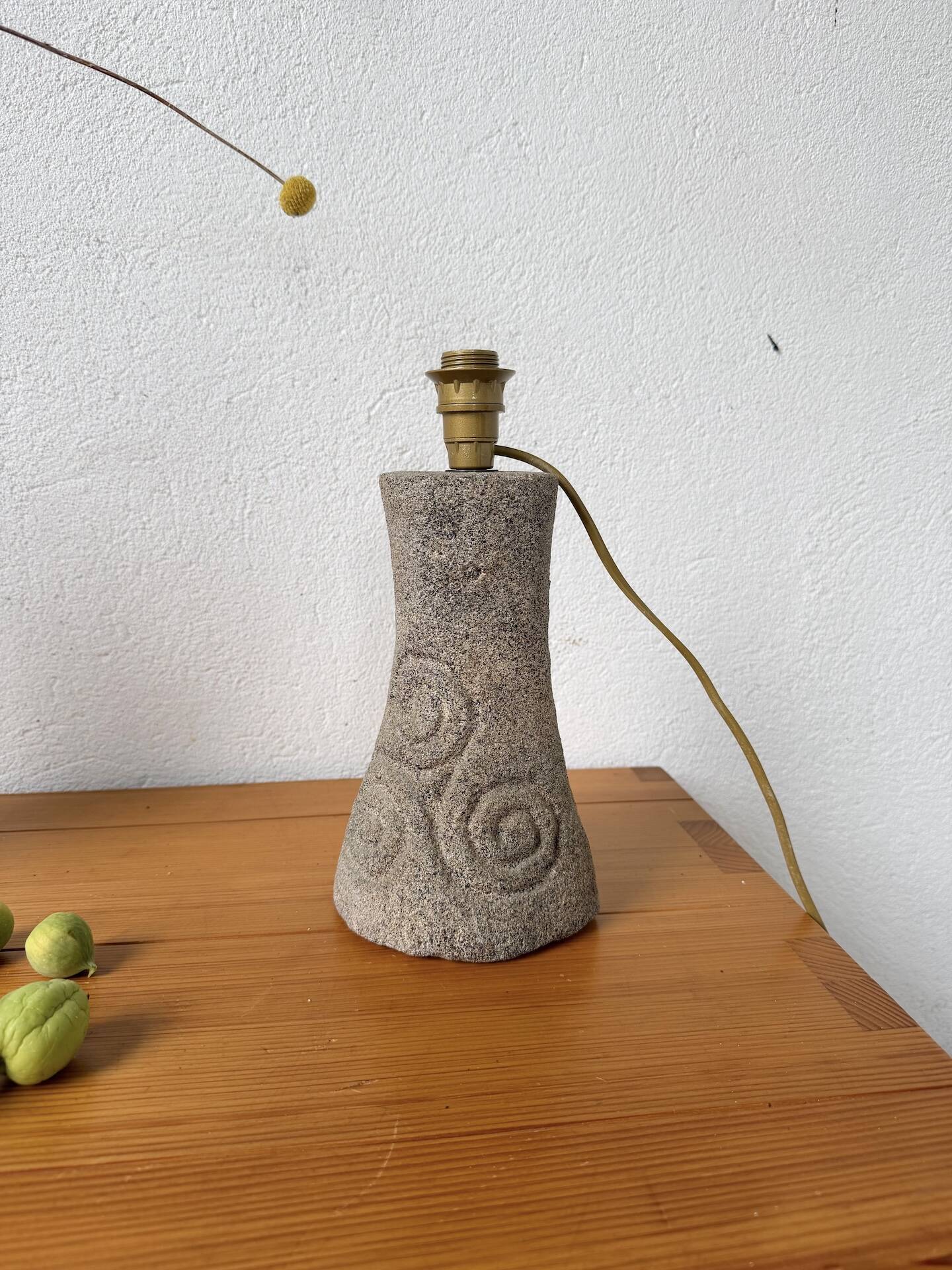 Lampe de bureau ou de table granit pierre sculptée 1970
