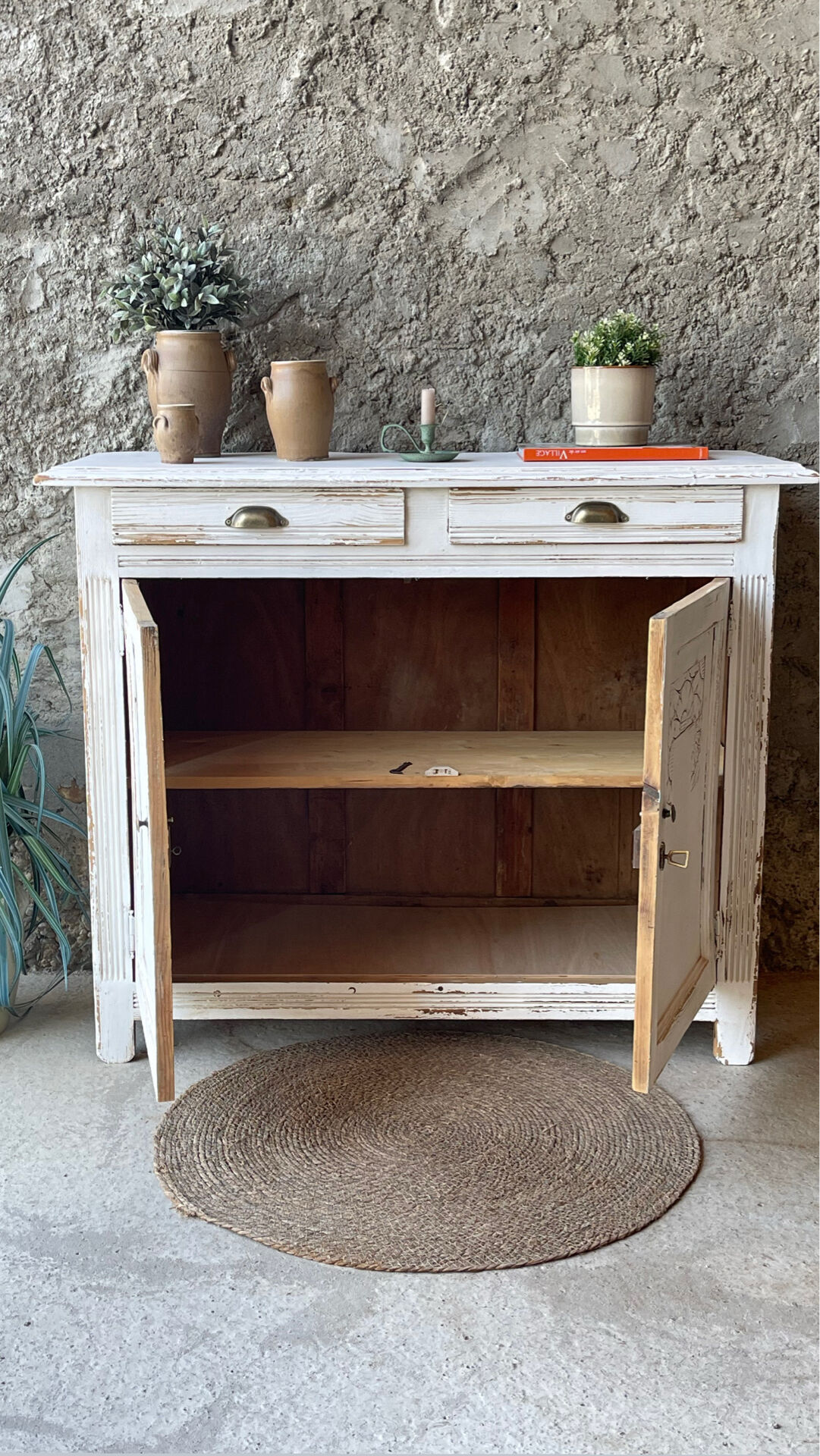 Buffet painted