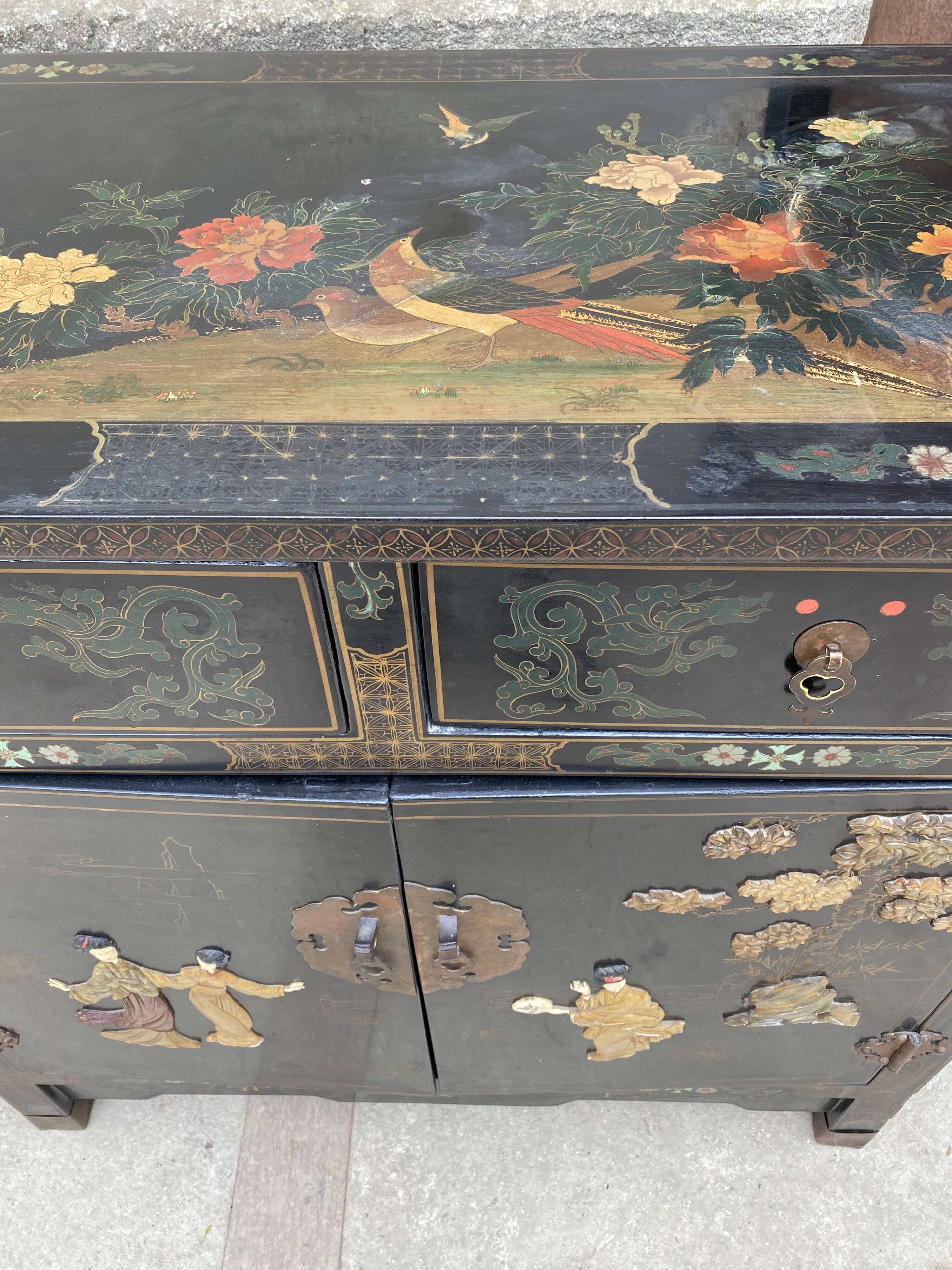 Chinese furniture console 1960 lase wood