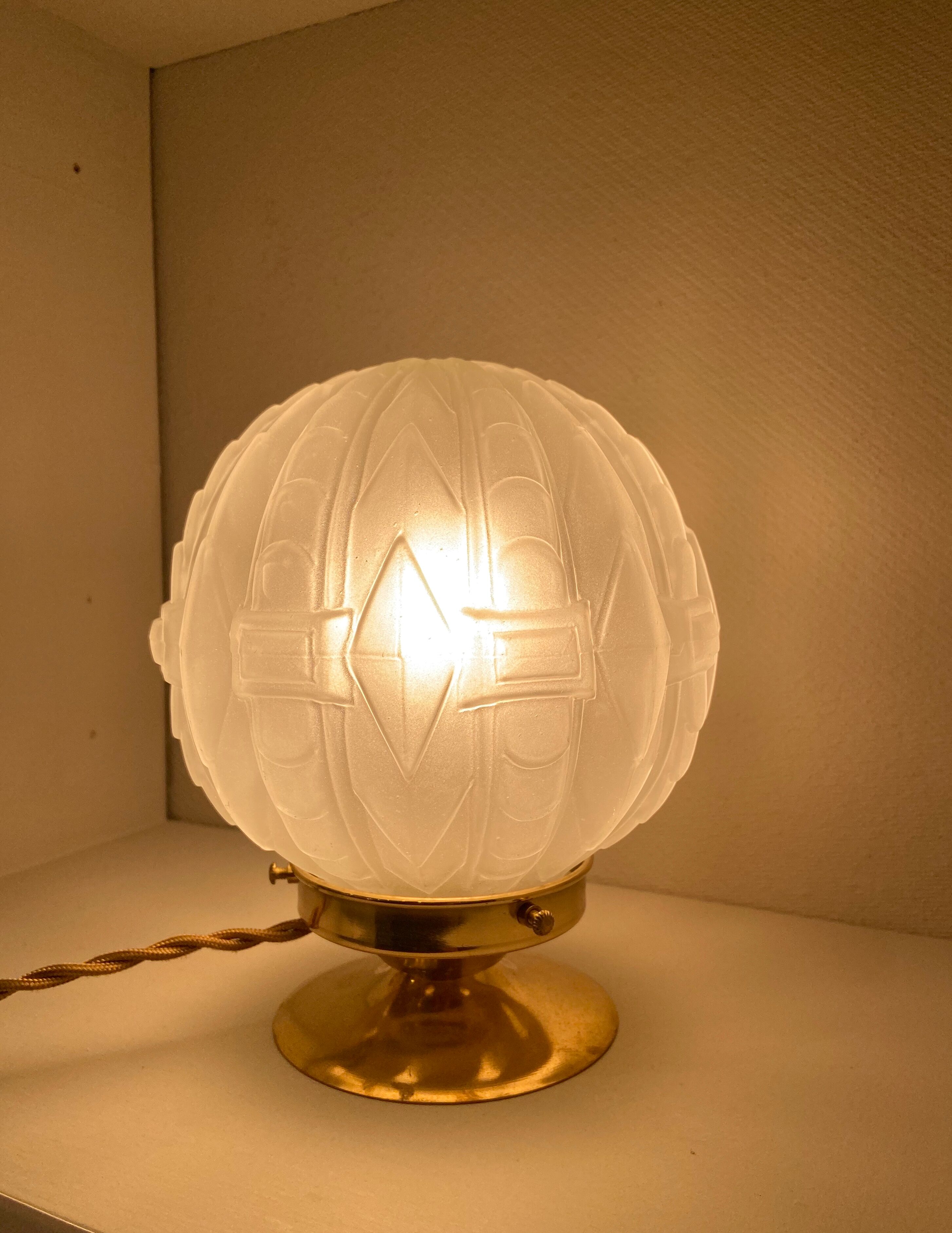 Art Deco globe lamp "scales"