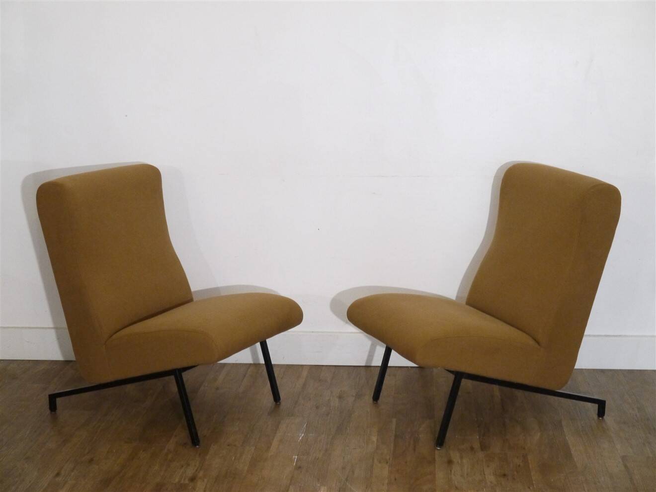 Paire de fauteuils Pierre guariche 1960
