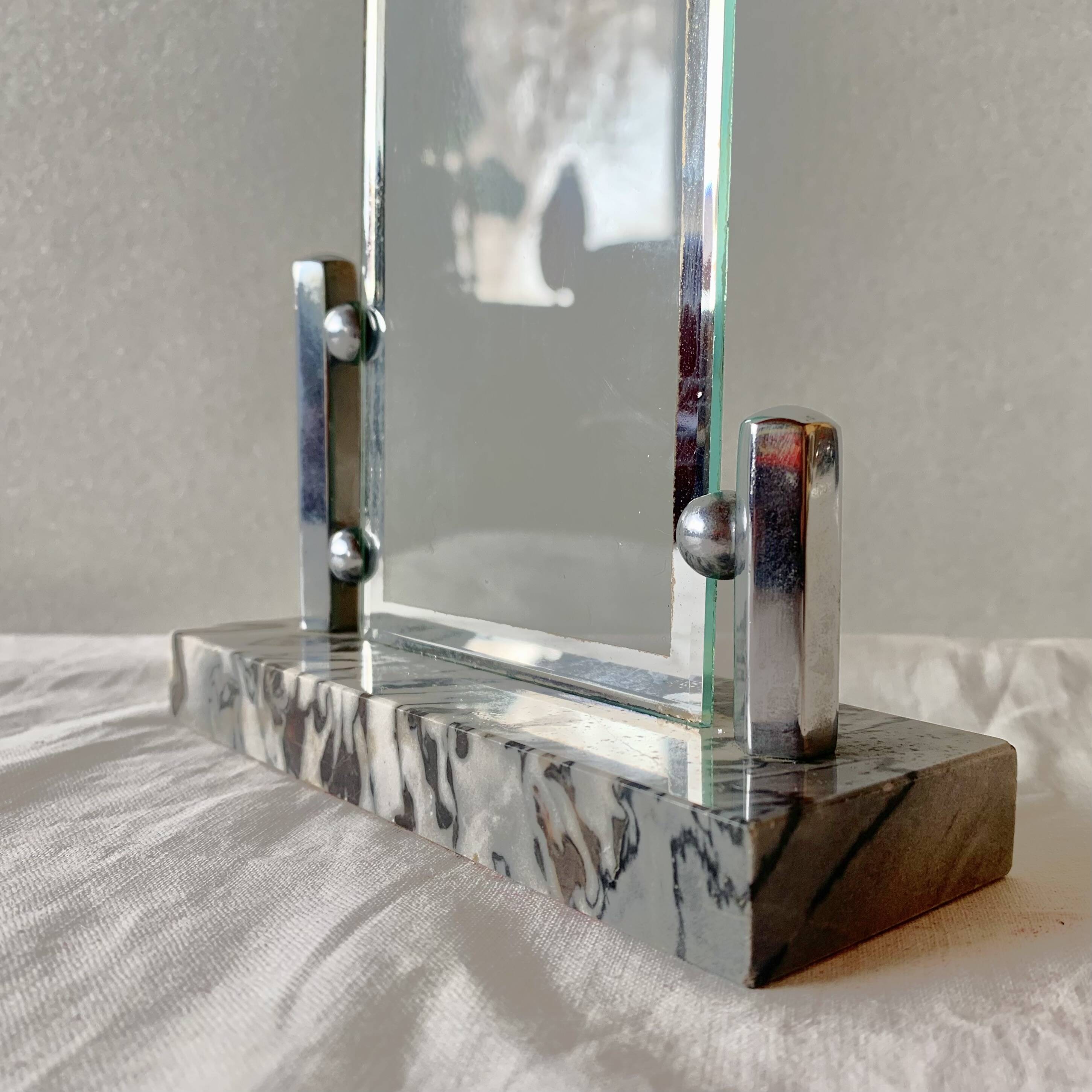 Art Deco photographic frame in marble and glass