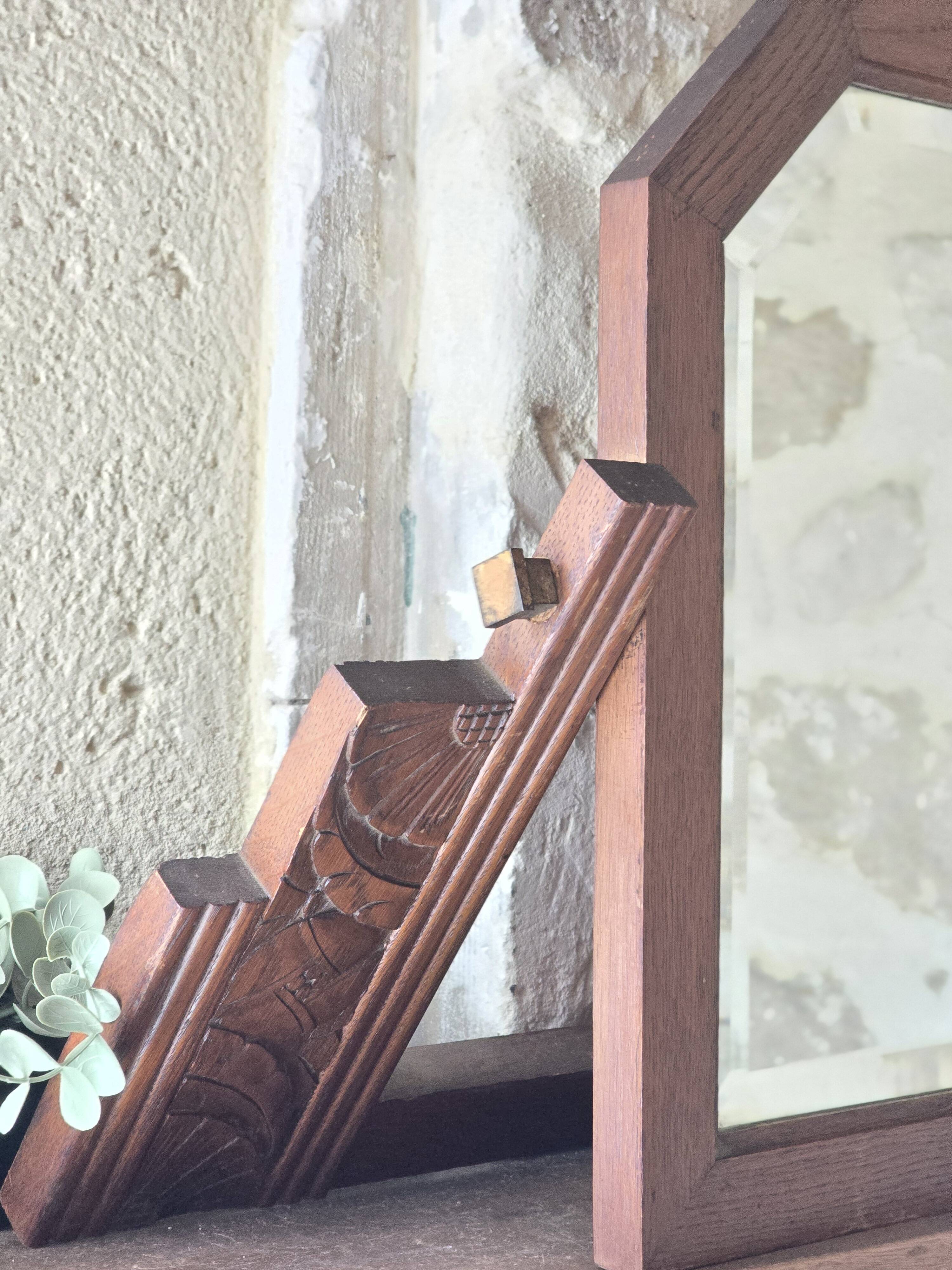Art Deco pivoting mirror in solid wood from the 1930s.