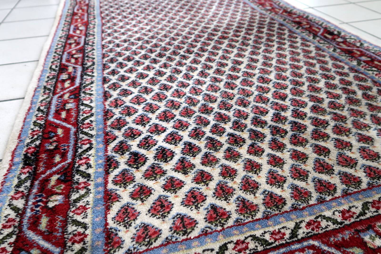 Tapis vintage indien Seraband fait main en laine – 94 x 162 cm – 1970s