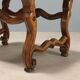 Paire de tabourets baroques anciens en noyer sculpté et tissu, Italie, XVIIIe siècle
