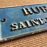 Street plate, embossed letters "rue Saint-Roch" in cast iron, 19th