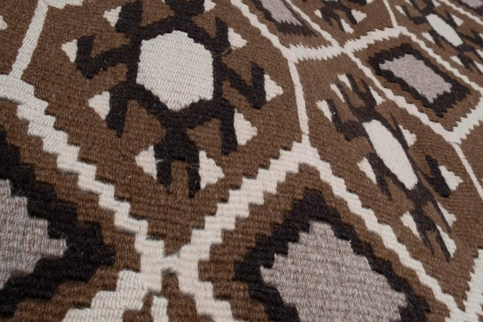 Vintage Turkish kilim, handwoven, 118x140 cm.