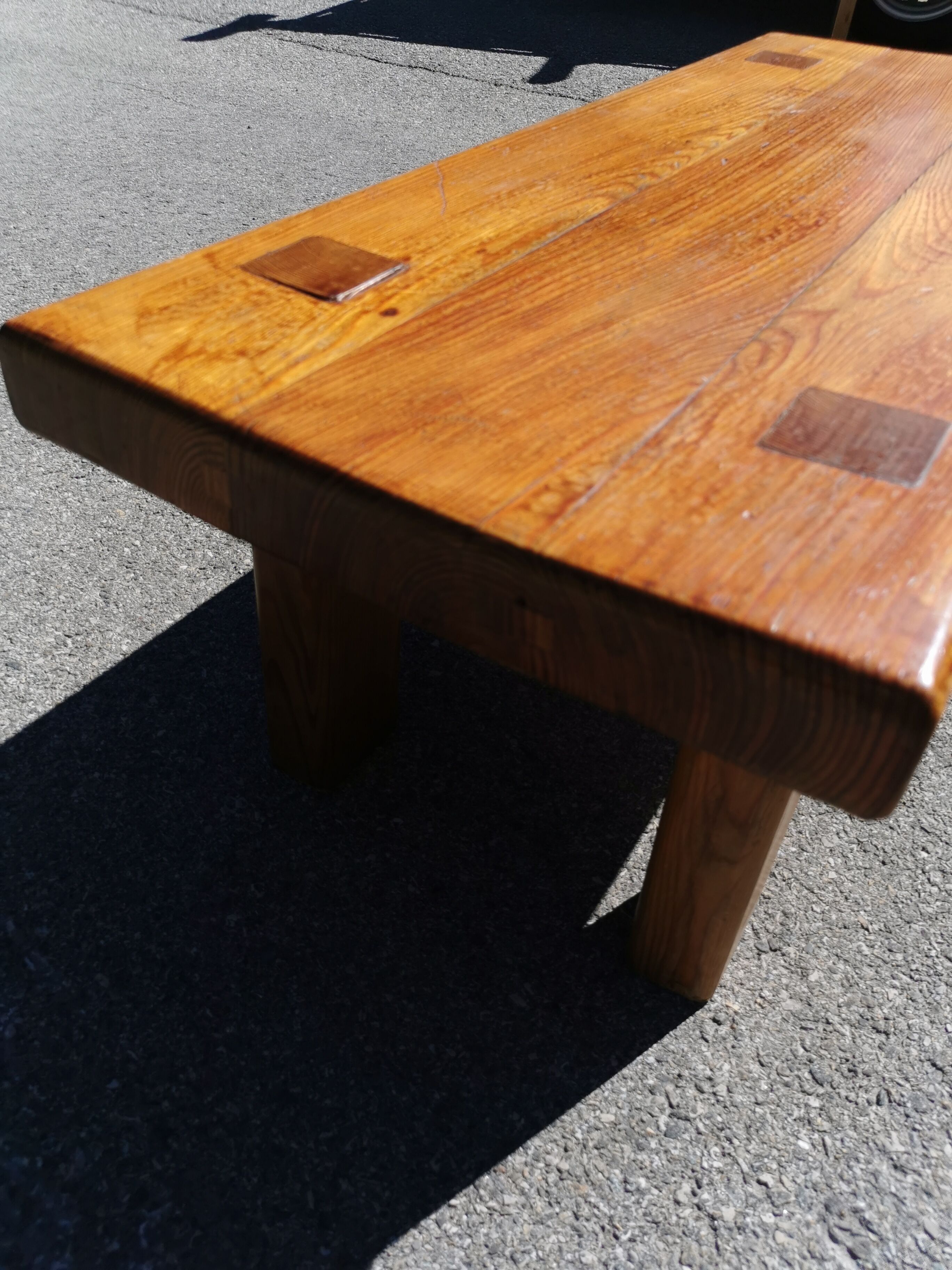 Brutalist table in meleze