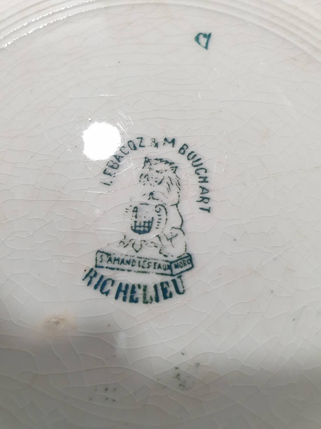 8 Saint Amand des Eaux soup plates