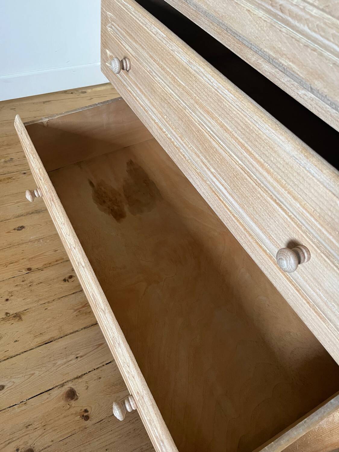 Commode en sapin patiné – 3 tiroirs