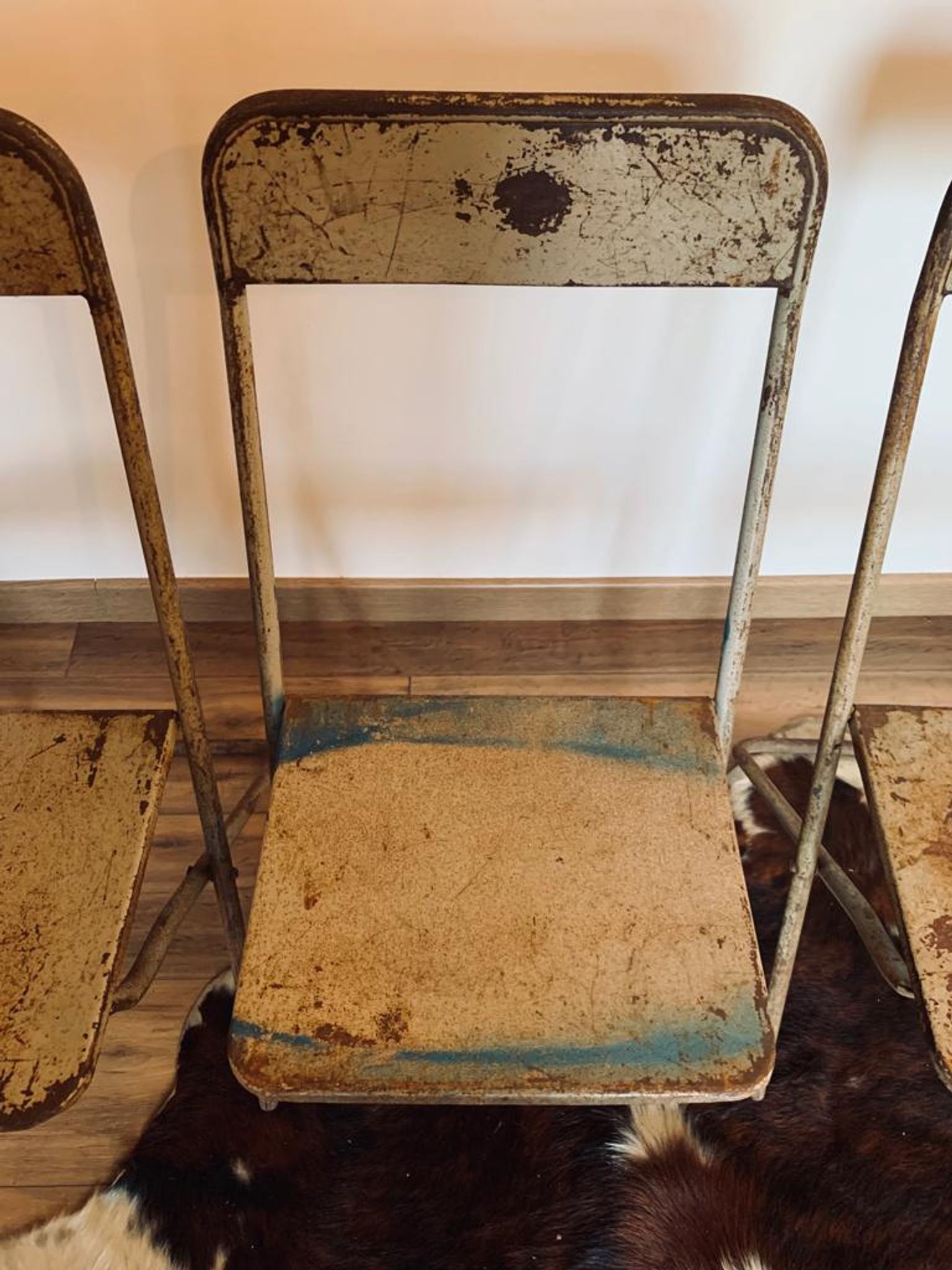 Set of 5 folding metal chairs
