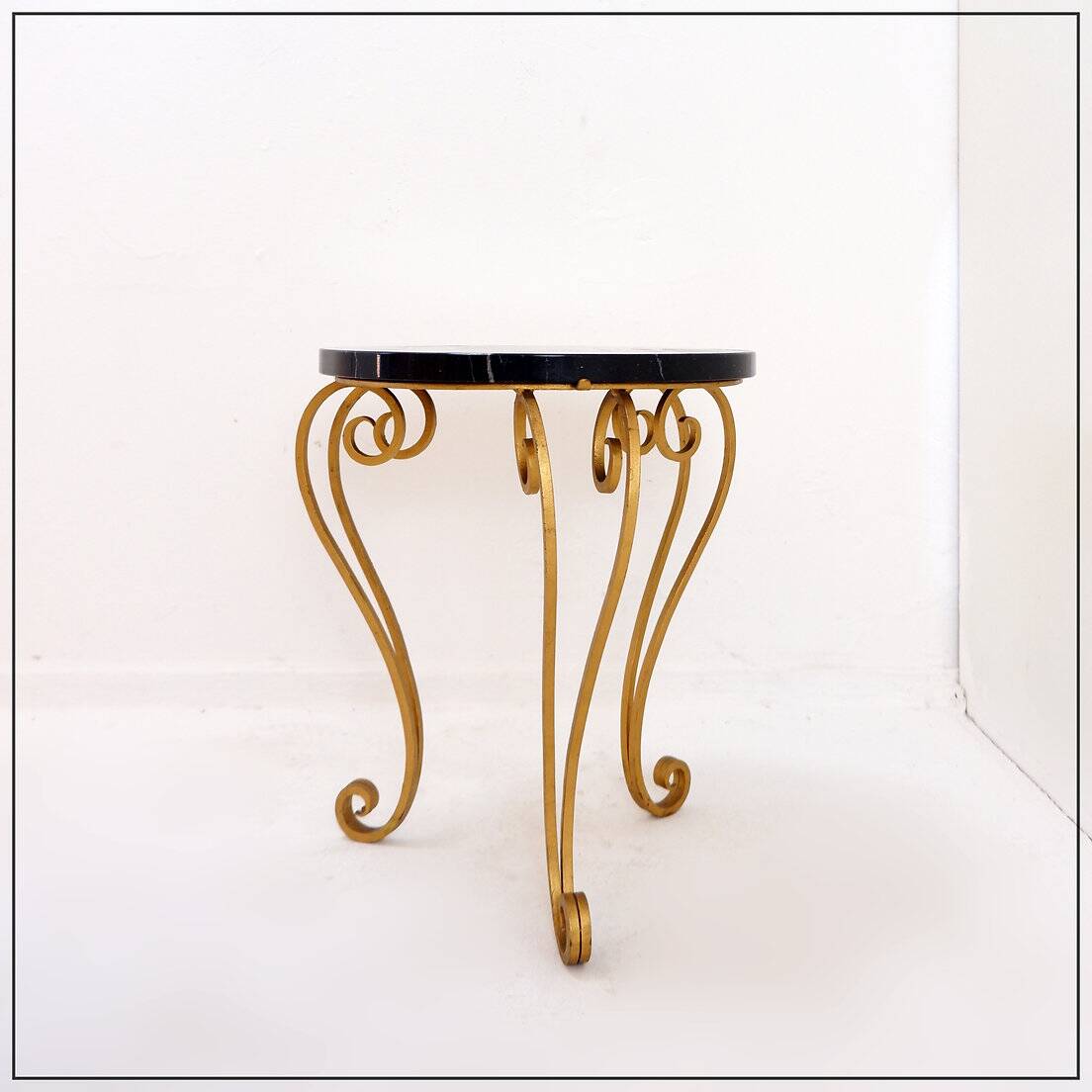 Art Deco Side Table in Marble and Gild Iron