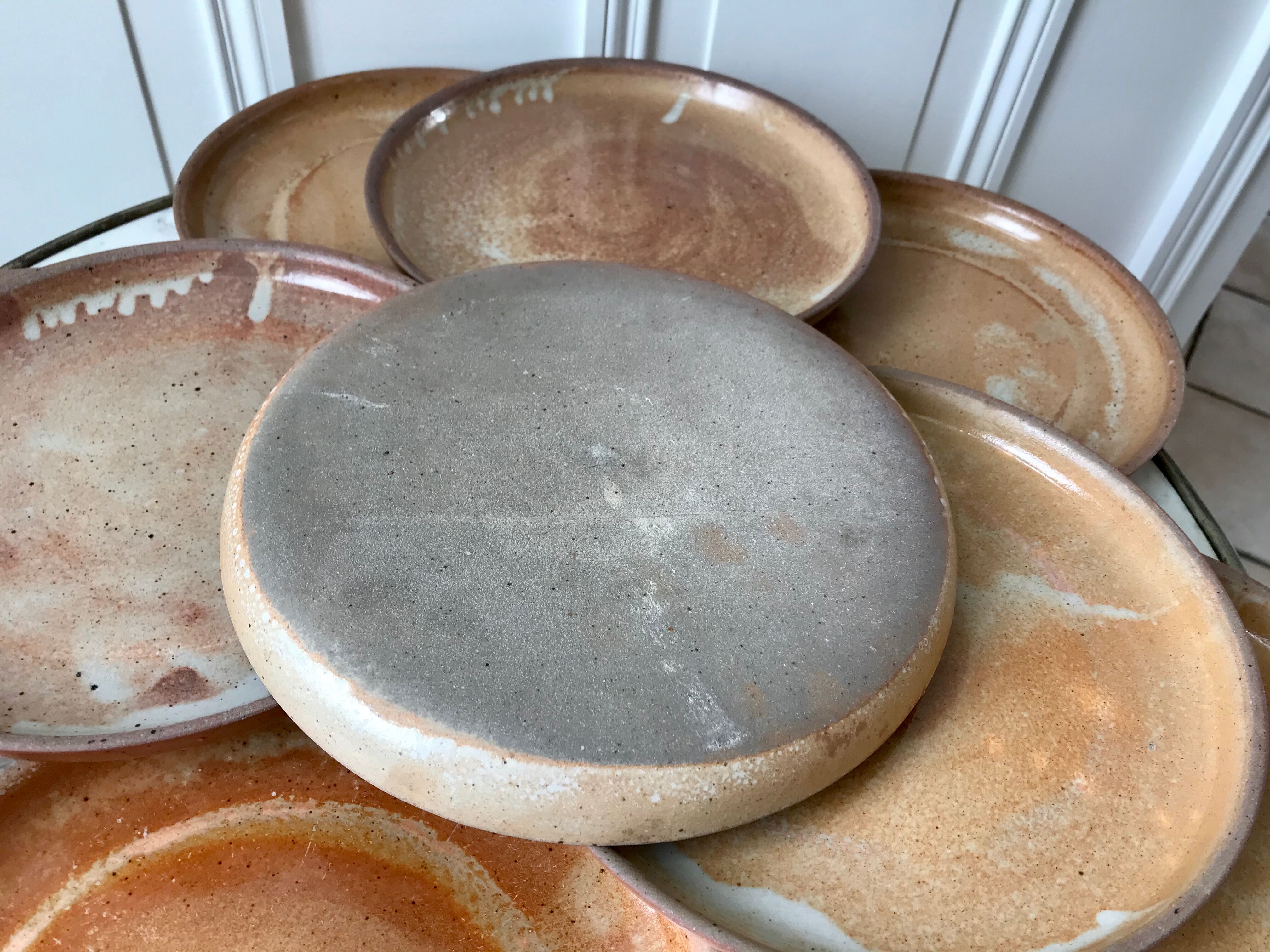 Set of 9 flat plates in artisanal sandstone 70s