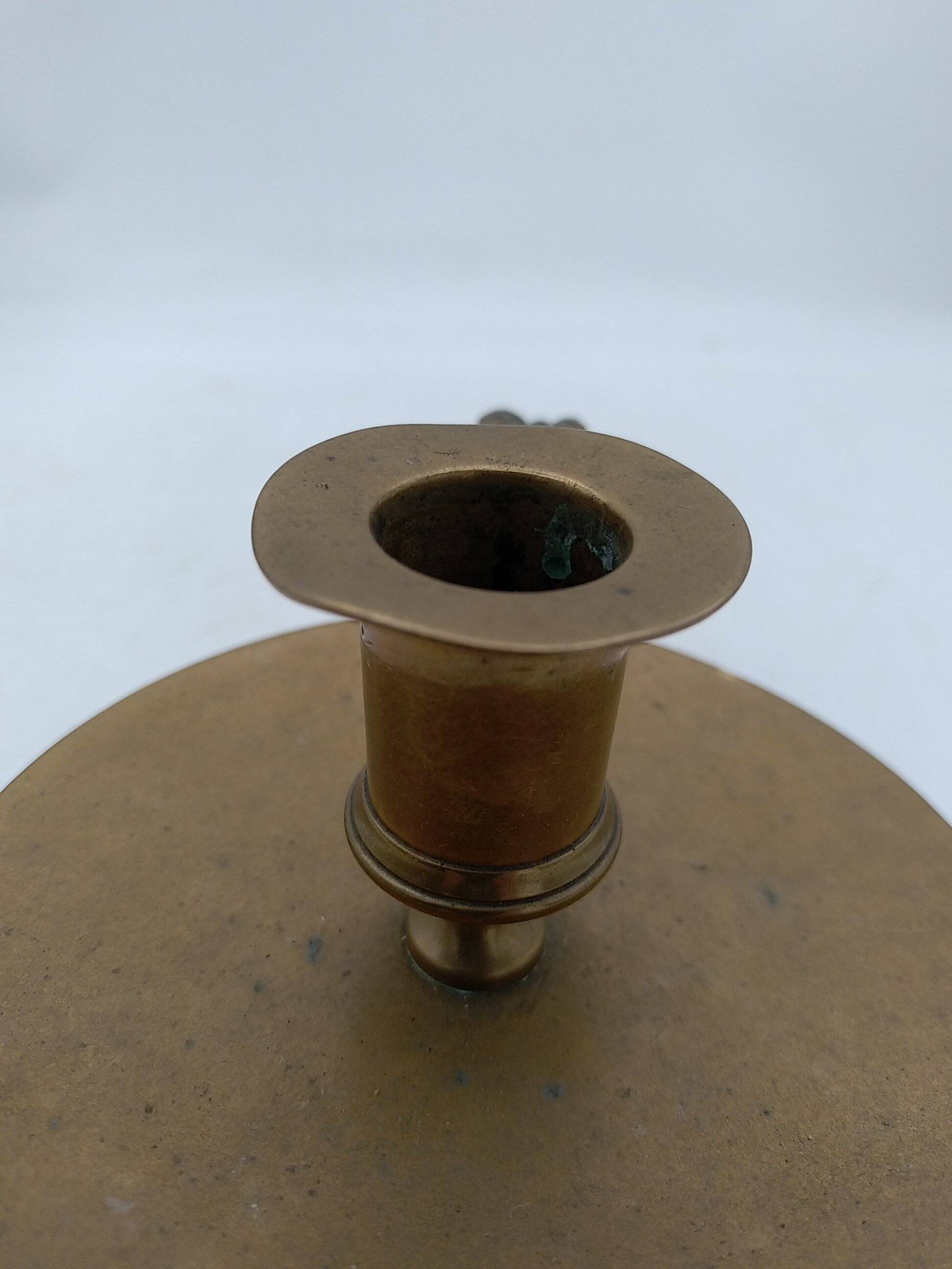 Bougeoir en laiton à decor de chimère