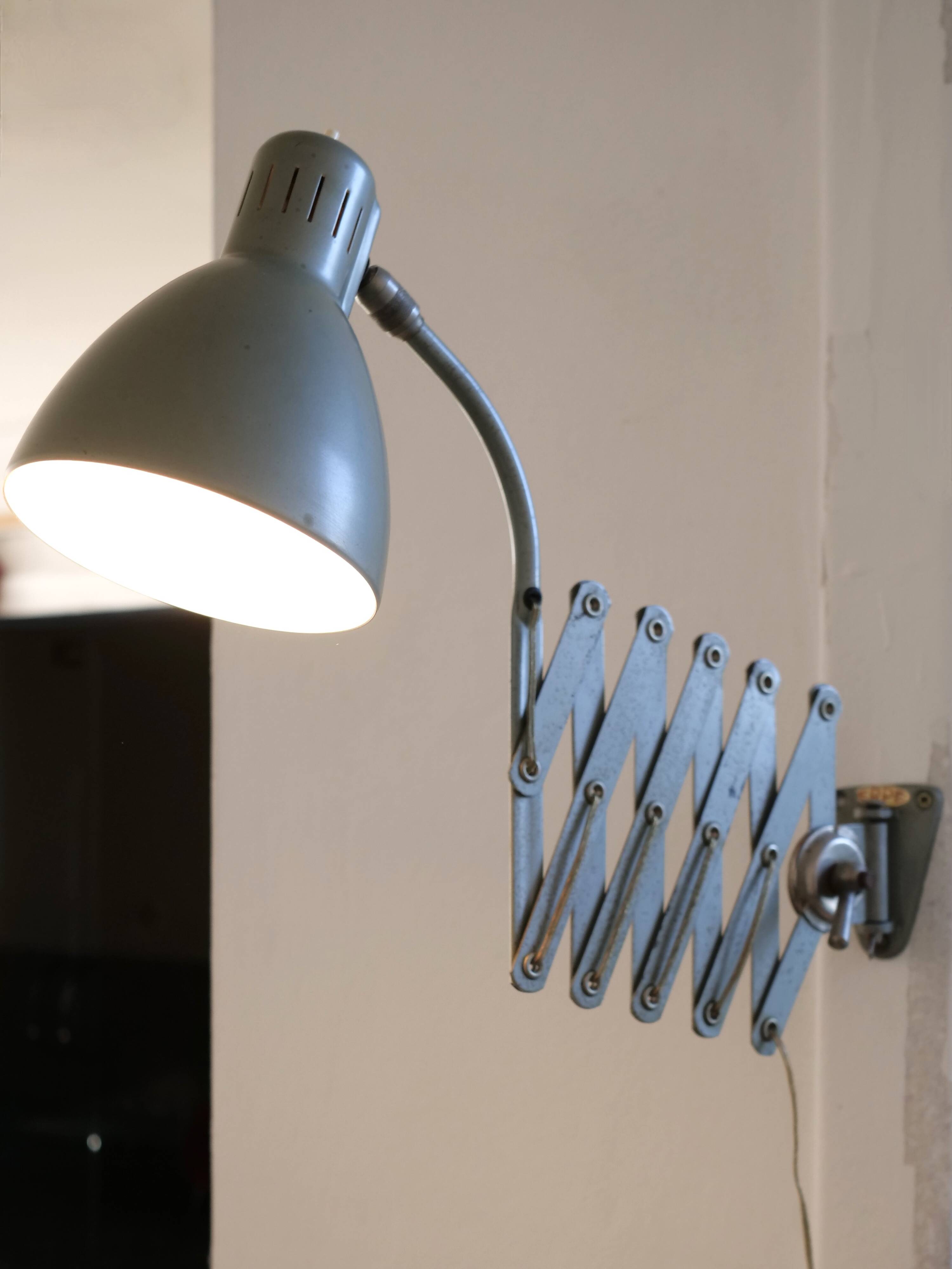 Vintage design scissors lamp