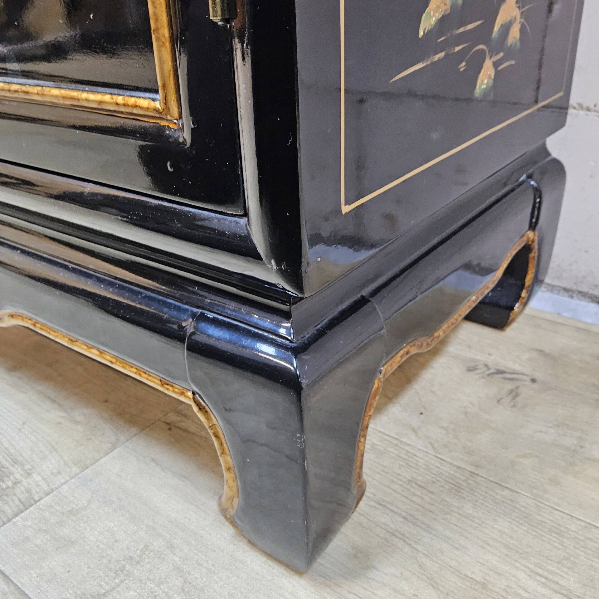 Vintage Chinese side table / cabinet / lacquered cabinet / bohemian