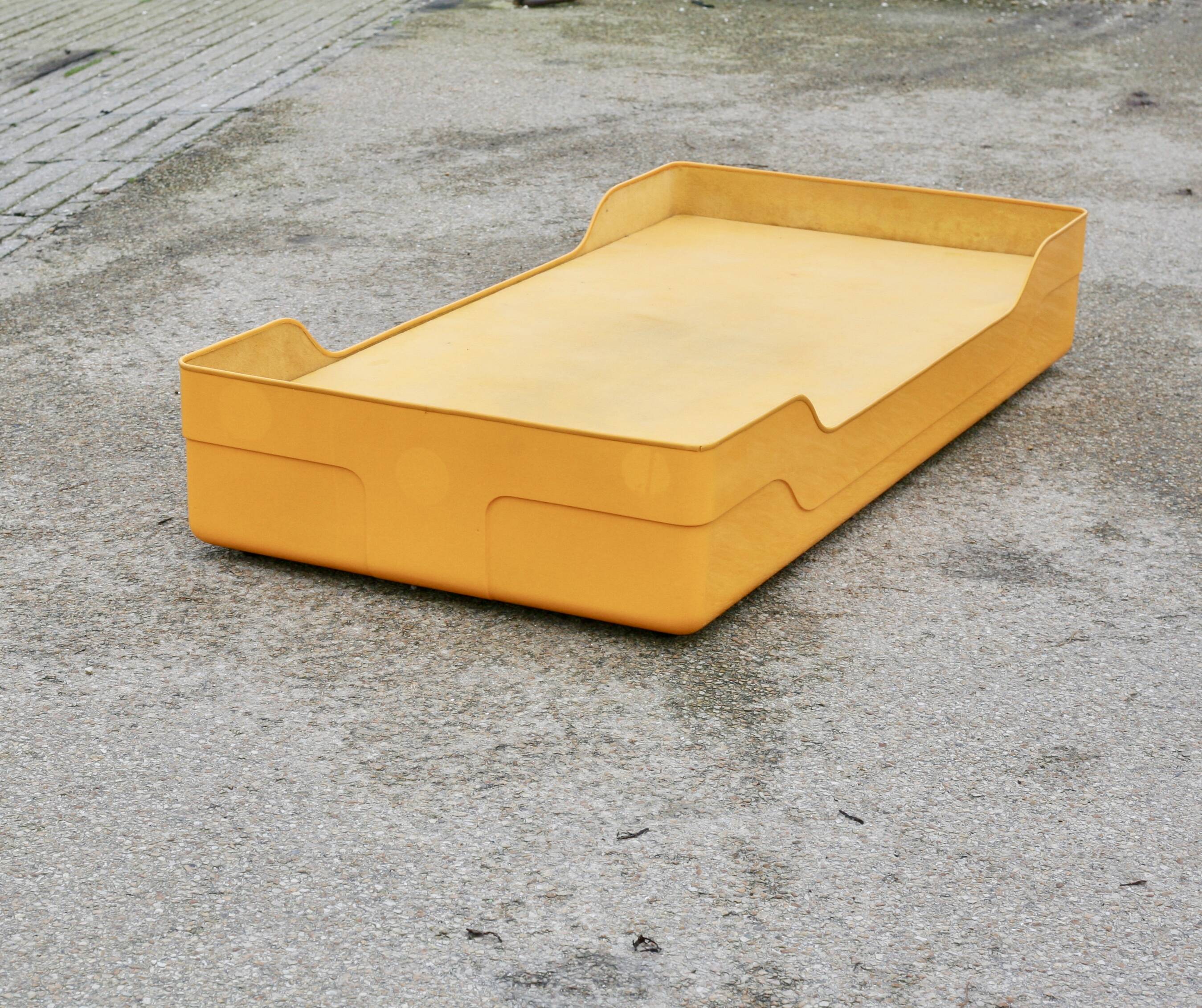 Ozoo bed, Marc Berthier, fiberglass, France, 1967