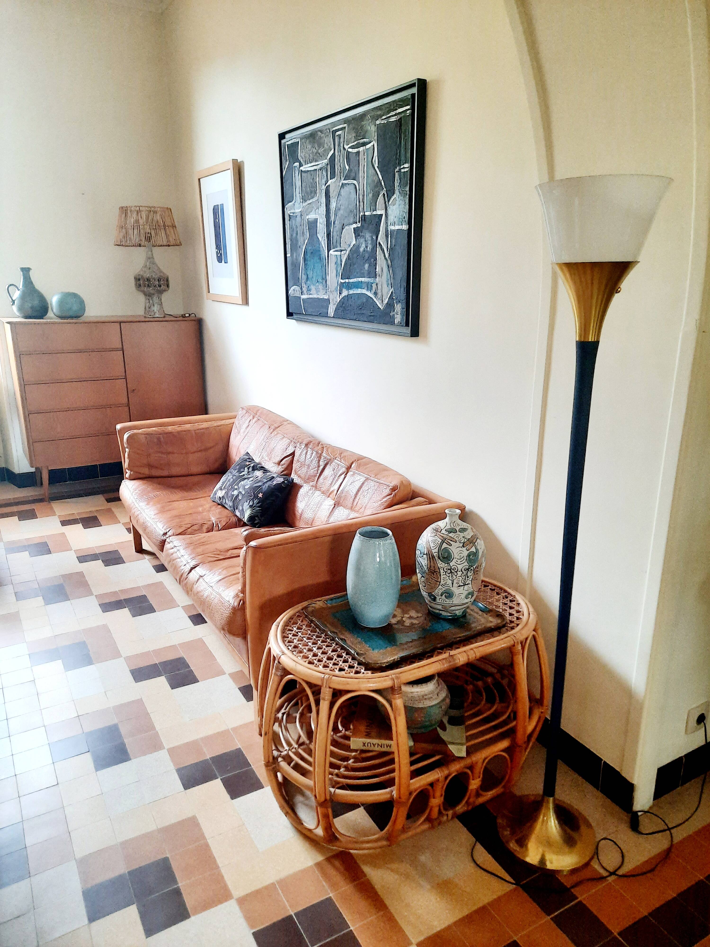 Torchiere floor lamp