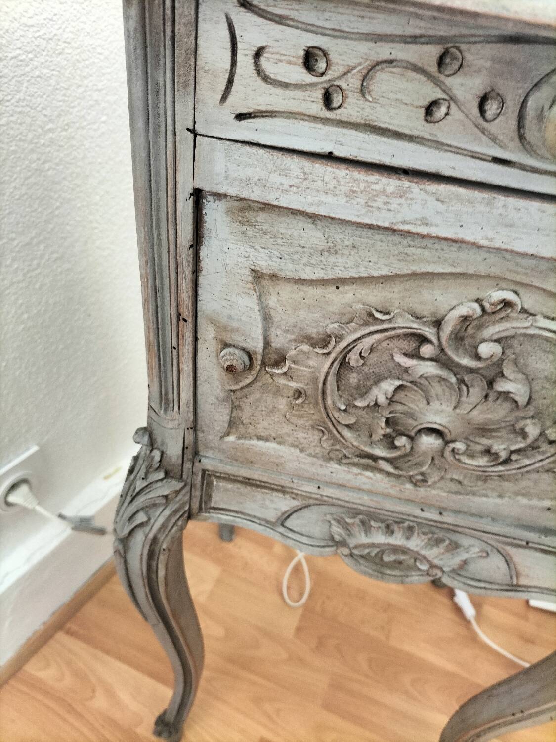 Table de chevet en bois et marbre, 1 tiroir et 1 placard