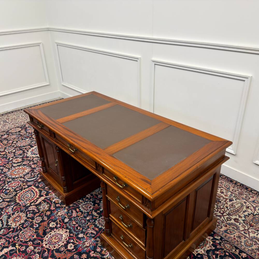 Classic English Desk Brown Leather