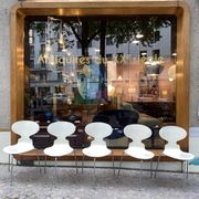 5 chaises fourmi d’Arne Jacobsen