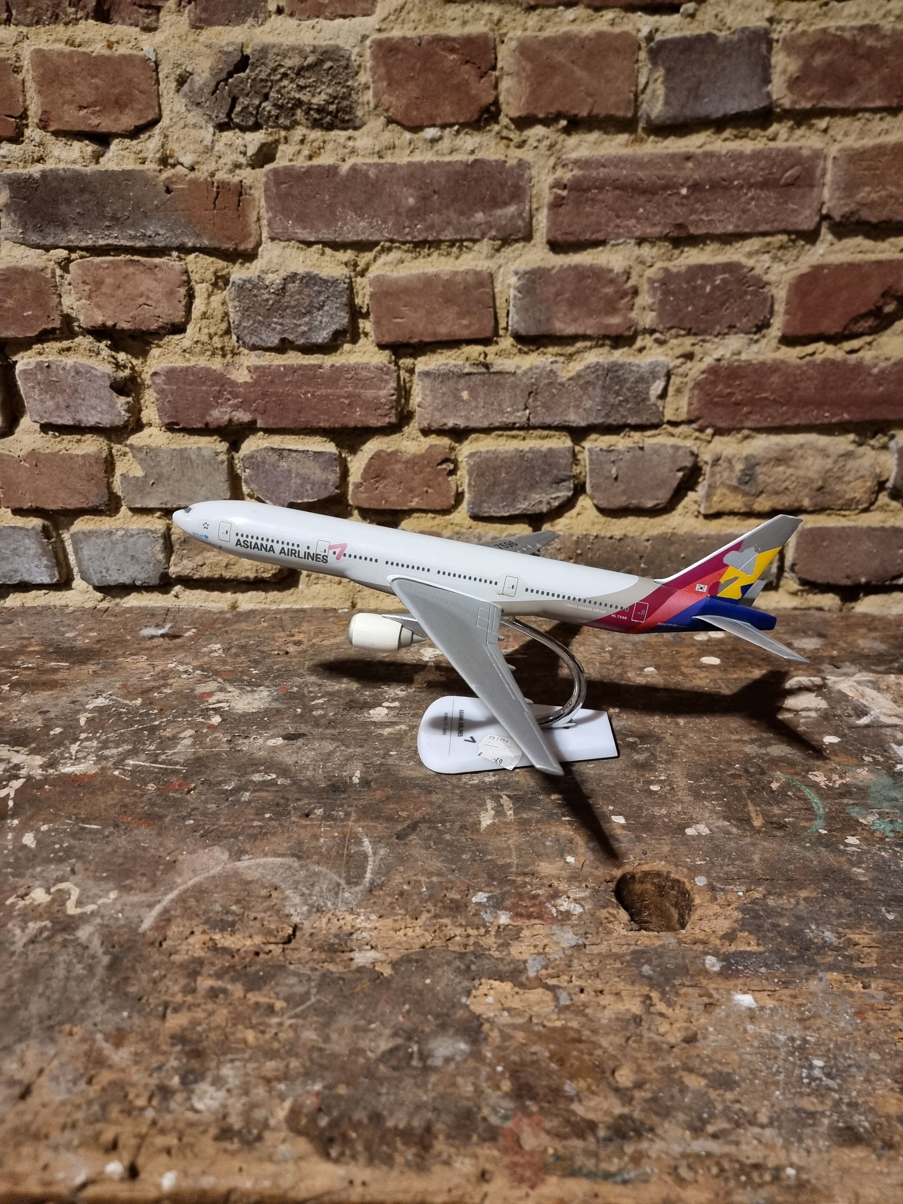 Model aircraft Boeing 777