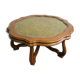 Table basse English Regency en acajou sculpté et cuir olive