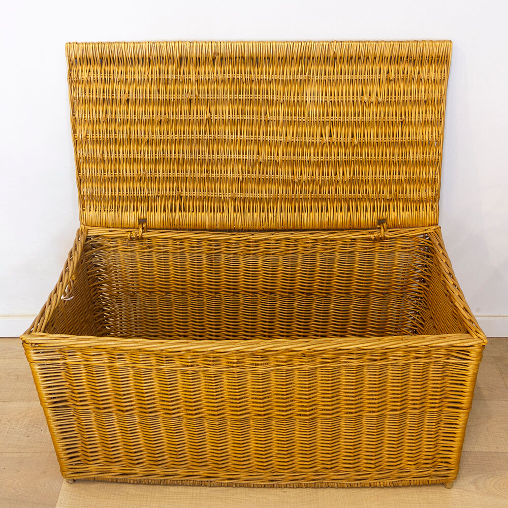 Vintage wicker trunk, Spain 1970