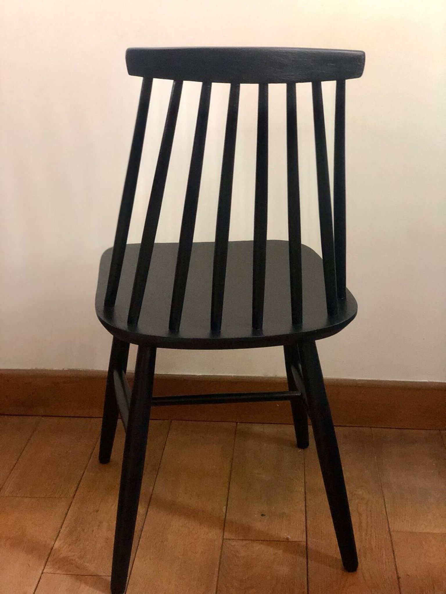 The pair of chairs in Tapiovaara style.