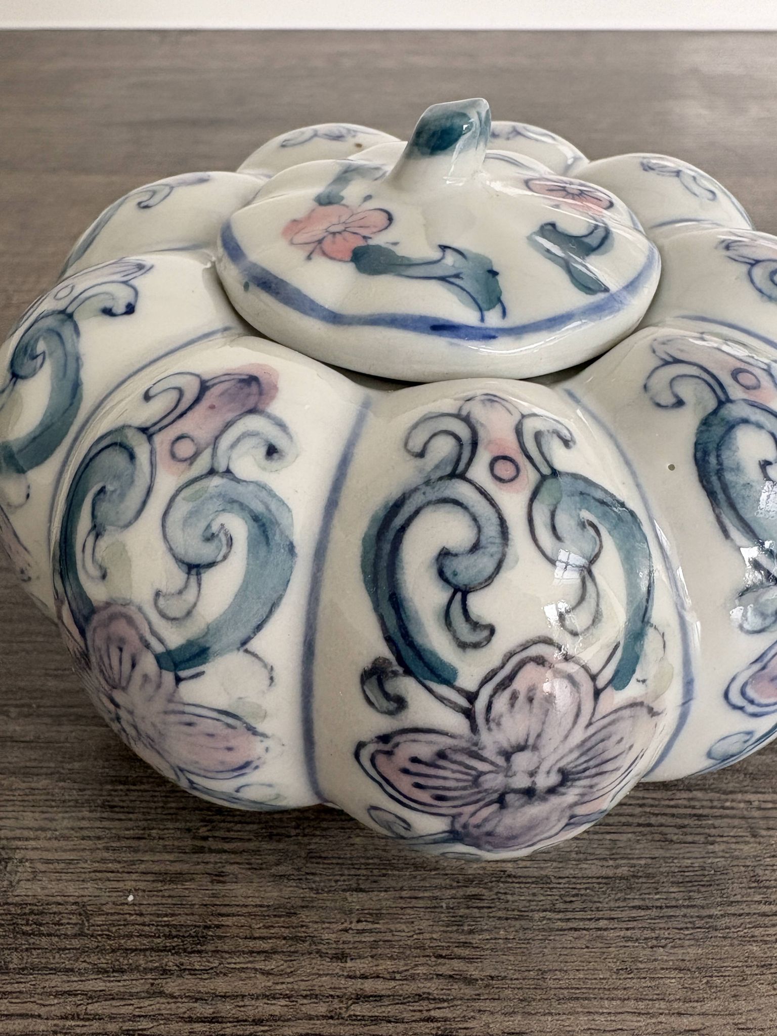 Boîte en porcelaine de Chine ancienne